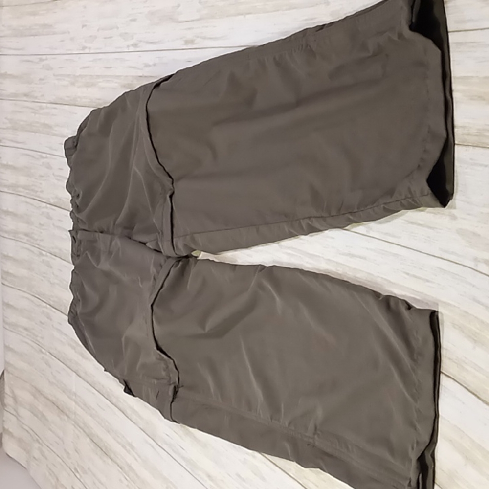 Bugged Exposure Converible Pants to Shorts Size Medium Olive Green
